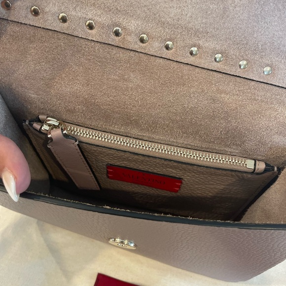 Valentino Garravani Rockstud Grainy Calfskin Side Slip Crossbody - Picture 4 of 4